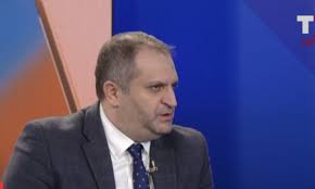 E jo albin kurti të flas për 'trenin e fundit' të hashim thaçit, pa e kuptuar se ka njerëz që. Kur E Ngojsha Vjosen Per Escobarin Hajgare Jane Keto Ahmeti Ne Pressing Lajme365