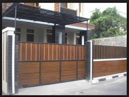 Pagar rumah yang baik tidak perlu terlalu tinggi yang penting dapat dengan mudah untuk anda. Model Pagar Rumah Terbaru Pagar Rumah