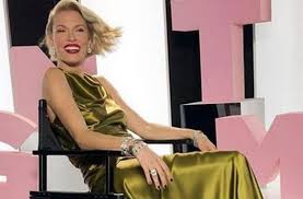 Η πρώην παίκτρια του gntm μέγκι ντρίο μίλησε στην κάμερα του «μεσημέρι yes» για την κριτική που δέχθηκε πριν λίγες μέρες από την βίκυ καγιά. Gntm H Biky Kagia Ston Teliko Forese Ta Agaphmena Papoytsia Ths Megkan Markl Eikones