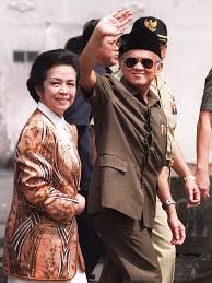 With reza rahadian, bunga citra lestari, tio intinya ainun & habibie tahun 2012 lebih bagus dibandingkan ainun & habibie yang lainnya. Eks Ajudan Saya Malu Melihat Habibie Ainun Seperti Pengantin Baru News Liputan6 Com