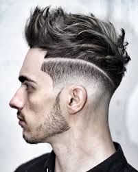 Le faux faucon, également connu sous le nom de fohawk, est rapidement devenu l'une des coupes de cheveux les plus populaires pour les hommes. Coiffure 101 Idees De Coupe D Homme Pour Cheveux Mi Longs Coiffures Zenidees