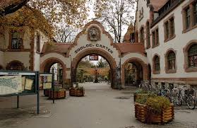 It was taken over by the city of leipzig in 1920 after world war i and now covers about 27 hectares (67 acres) and contains approximately 850 species. Datei Eingang Zoo Leipzig Jpg Wikipedia