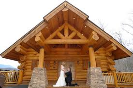 Consider Smoky Mountain Cabin Weddings For Memories To Last A Lifetime New Beginnings Photogr Cabin Wedding Smoky Mountain Wedding Gatlinburg Tennessee Cabins