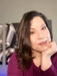 Candace Nolan's Instagram, Twitter & Facebook