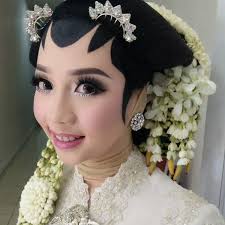 Tentu saja kumpulan tema acara yang menarik memang telah banyak dicari oleh orang di internet. 8 Inspirasi Makeup Paes Untukmu Yang Berhijab Walau Tertutup Masih Bisa Mengusung Pernikahan Adat Daerahmu Lho