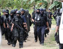 Buku itu membicarakan kisah ketua unit tindakan khas persatuan pengguna islam malaysia (ppim) itu yang sebelum ini dikenali kerana menjuarai isu kepenggunaan di negara ini. 5 Pasukan Khas Polis Dan Tentera Malaysia Yang Bukan Calang Calang Ini Sumbangan Mereka Soscili