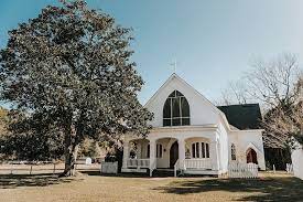 Sacred Heart Chapel Fairhope And Hidden Lake Barn Silverhill Anna Justin Farlow Photography Fairhope Wedding Venues Texas Sacred Heart