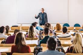 كيف نساعد أبناءنا بالجامعة على تنمية قدراتهم؟ لا للحرص الزائد والهيمنة  الأسرية | أخبار مرأة | الجزيرة نت