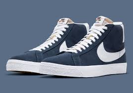 The nike blazer was only the third shoe released under the newly named sports brand nike in 1973, originally developed as a basketball shoe. Nike Sb Blazer Mid 864349 401 Navy Sneakernews Com