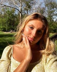 Pamela Weimer's Instagram, Twitter & Facebook