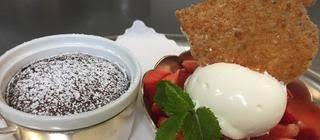 Rezept Schmandeis Und Lauwarme Schokoladenmousse Hr Fernsehen De Rezepte In 2020 Rezepte Schokoladenmousse Lebensmittel Essen