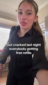 you’ll be hydrated TODAYYY⁠, ⁠, 🎥: @gemma.moro⁠, ⁠, #server #serverlife  #waitress #restaurantlife #serverproblem #serviceindustry #bartender