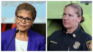LA Mayor Karen Bass in a political hole ...