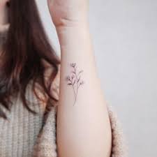 Stilvolle Tattoos Die 2019 Trends In Tattoo Kunst Fuss Geisha Arabische Rucken Tattooideen Kleinetatt Minimalistisches Tattoo Tatowierungen Tattoo Ideen