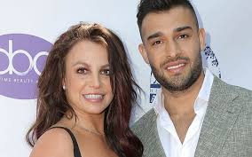 Cristina Rodríguez, dos vestidos de novia y una polémica