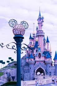 Le Festival Princesses Et Pirates A Disneyland Paris Disney Background Disney Phone Wallpaper Disneyland