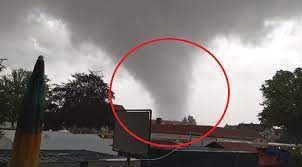 Jul 02, 2009 · trąba powietrzna nad mielcem. Traba Powietrzna W Ustroniu Morskim Nagrana Przez Wiele Osob Video Analiza Szkod Kwalifikuje Tornado Na Dolne Ef2 Fragmenty Domkow Holenderskich Byly Rozrzucone W Promieniu 2 Km Dobrapogoda24 Pl