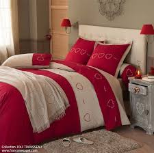 Vous trouverez forcément votre bonheur via les ventes privées en ligne ! Ambiance Raffinee Et Romantique Pour La Chambre Par Francoise Saget Linge De Lit Percale Brode Collection Automne Hiver Litbrode Lenzuola Piumone Coperte