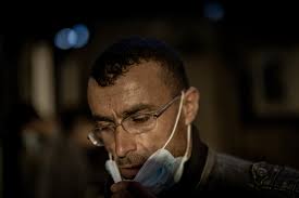 Er det min sønn i posen? Familier i Syria leter desperat etter sine.