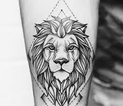 Leao Tatuagens Jovens Tatuados Tatuagem Geometrica A caveira é um dos desenhos principais em tatuagens masculinas, ela simboliza mudança, transformação, renovação e início de um novo ciclo. tatuagens jovens tatuados tatuagem