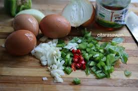 Rasanya yang enak nan familiar salah satunya adalah telur dadar dengan nasi dan bayam. Telur Dadar Thai Thai Omelette Resepi Terbaik