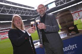 Подробная информация о пиве schumacher alt. Fortuna Dusseldorf Schumacher Alt Wird Neuer Bier Partner Der Arena