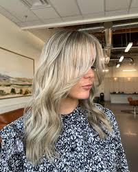 Learn about this style and grab some celeb inspo. Updated 40 Chic Curtain Bangs November 2020