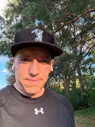 Hockey dad seeking woman in Minnesota