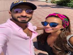 وكانت سارة الطباخ اتهمت في محضر حررته بقسم شرطة أكتوبر، خطيبها السابق محمد الشرنوبي، بسرقة سكوتر خاص بها، وهو ما نفاه الشرنوبي بعد سؤاله من قبل رجال المباحث. Dxdeqmfyl90zm