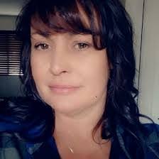 Debra Leo's Instagram, Twitter & Facebook