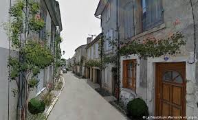 La Reole Des Plantes Dans La Rue Rue Vegetalisation Jardins Urbains