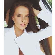 Jada Lowe's Instagram, Twitter & Facebook