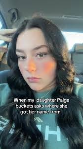 Roxie Drew's Instagram, Twitter & Facebook