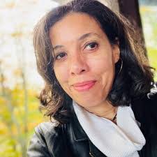 Suzi West's Instagram, Twitter & Facebook