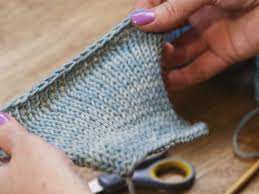 Knitting has its own writing method, so when you look at knitting patterns you may see a variety of unfamiliar terms and abbreviations. How To Knit A Stretchy Bind Off