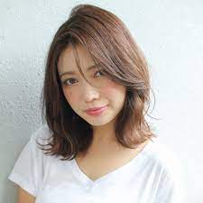 あれ なんだか色っぽい 前髪なし ミディアムボブで美しく arine アリネ ヘアカタログ ボブ 前髪なし ヘア ミディアム パーマ 前髪なし