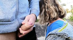 Pompino esplicito vicino alla strada | xHamster