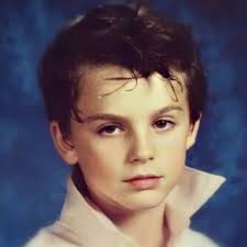 Iconic boy character: Paul Atreides, in Dune by Frank Herbert. 15-year-old  Paul, small for his age, moves with his family, the House Atreides, to the  desert planet Arrakis, also known as Dune.