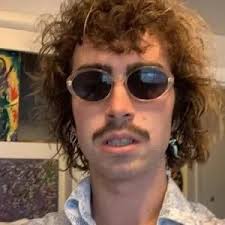 gucci_pineapple (@gucci_pineapple)