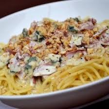 Spaghetti Sauce Roquefort Noix Et Pancetta Grillee Recettes De Cuisine Cuisine Italienne Recette Pate Carbonara