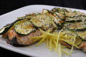 Sono un cuoco di una scuola materna e mi chiedevo se la trota salmonata è migliore del salmone, cucinando al forno entrambi. Filetto Di Trota Salmonata Al Limone In Crosta Di Zucchine