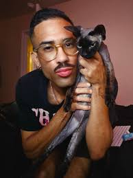 beautiful yet so broken 🪽