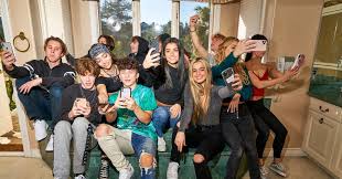 Hype House And The Los Angeles Tiktok Mansion Gold Rush In 2020 Hype Friend Photoshoot Celebs