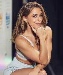 Vanessa marija else ferber ( née mandekić, born 2 may 1992), known professionally as vanessa mai, is a german singer. Vanessa Mai Verrat Das Sind Meine Top 5 Em Spieler Fussball Bild De