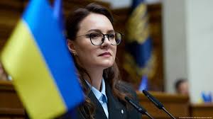 Cora Rossi Feet Porn-Alluring Curves-Dragon Review of Sofia Kappel