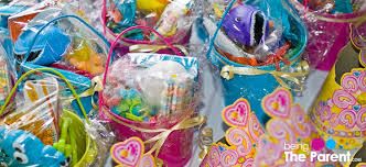 The concept of return gift ideas is that attendees of a party are given a gift from the party host or hostess. 10 Awesome Return Gift Ideas For Your Baby S 1st Birthday Party Being The Parent
