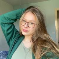 Kim Sperling's Instagram, Twitter & Facebook