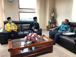 Pejabat pembuat akta ikrar wakaf, selanjutnya disingkat ppaiw, adalah 9. Pejabat Penasihat Undang Undang Negeri Pulau Pinang Rass Naa