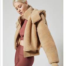 The biggest search of fall/winter 2019 for me is trying to find the perfect sherpa jacket. Ø§ØªØ­Ø§Ø¯ÙŠ Ø§Ù‚ØªØ±Ø§Ø­ ØªØ®Ø±Ø¬ Alo Yoga Foxy Sherpa Jacket Camel Outofstepwineco Com