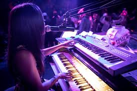 As a dueling piano performer, i realize i have probably played piano man more times that billy joel. Dueling Piano Bar Chain Howl At The Moon Is Coming To Chinatown Dcist